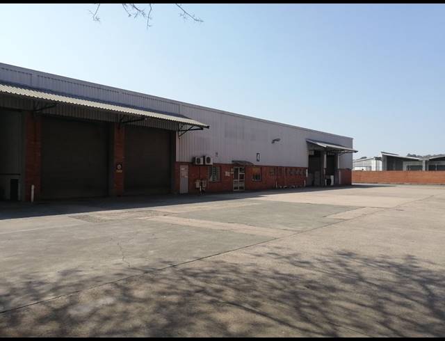 1,639M² WAREHOUSE TO LET IN NEW GERMANY
